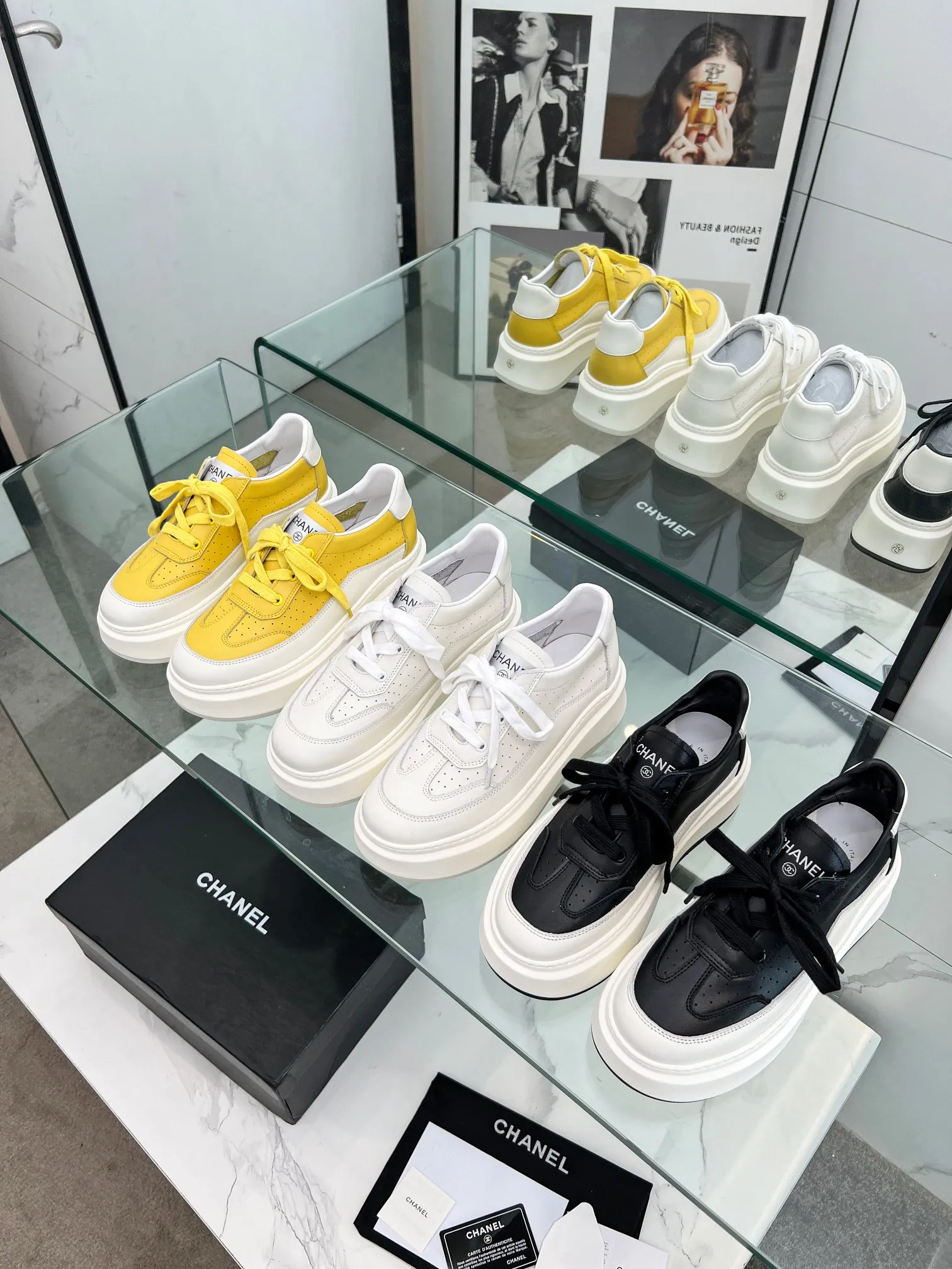 👟👟Ex-factory price 540👟👟 Super popular Chanel Chanel 2024 new casual sports shoes and sneakers. Hard to find at the counter. Super beautiful color. Very versatile. Super comfortable. Full of small fragrance. Classic, durable and versatile. The upper is made of spliced materials, real cowhide, sheepskin lining, original pU+Tpa sole, good resilience. Wear light, white, white and black, white and yellow code number: 35-40